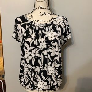 New York & Company short sleeve stretch shirt